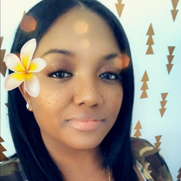 Meet your Posher, Joyelle - Picture 1 of 1